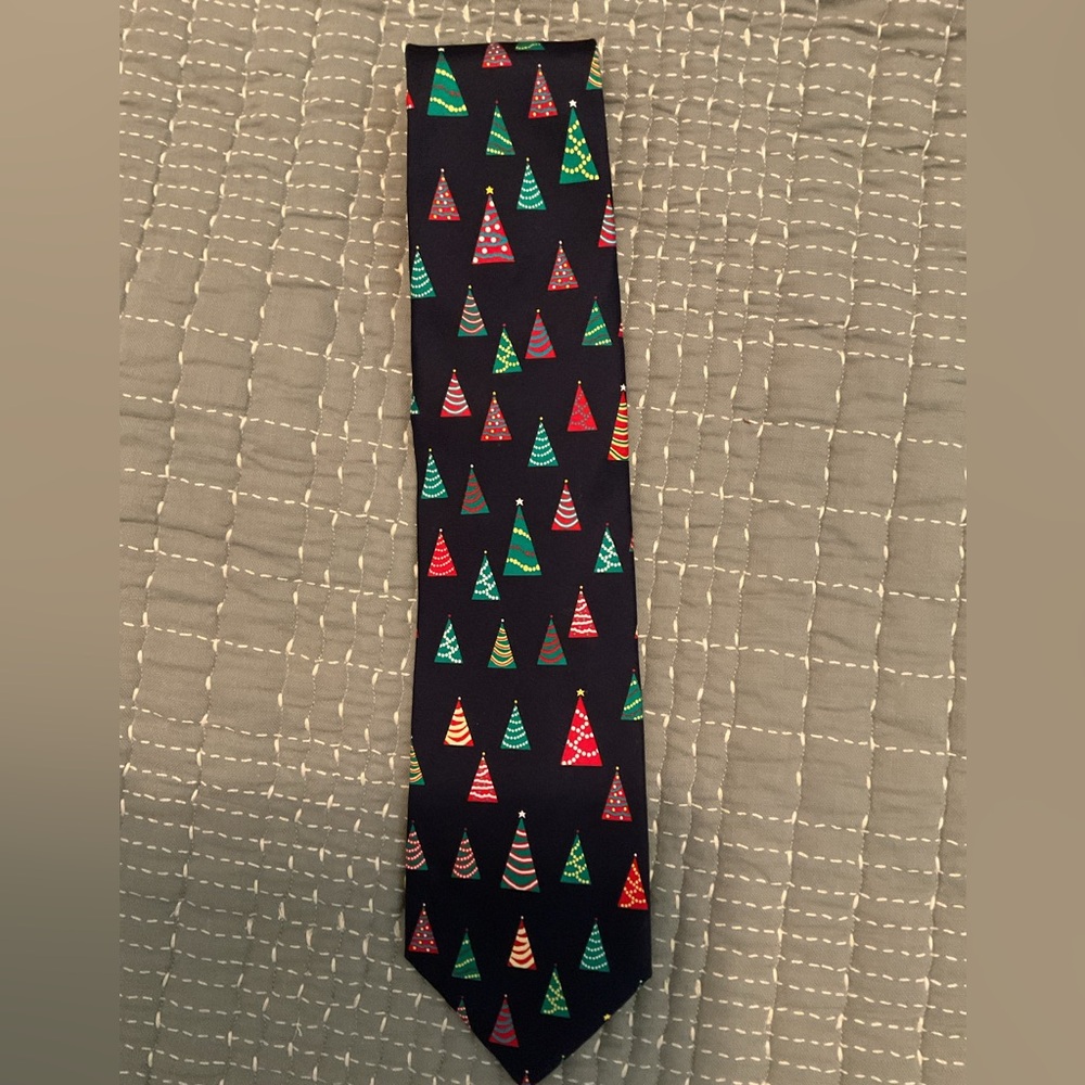 Alynn Holiday Tie